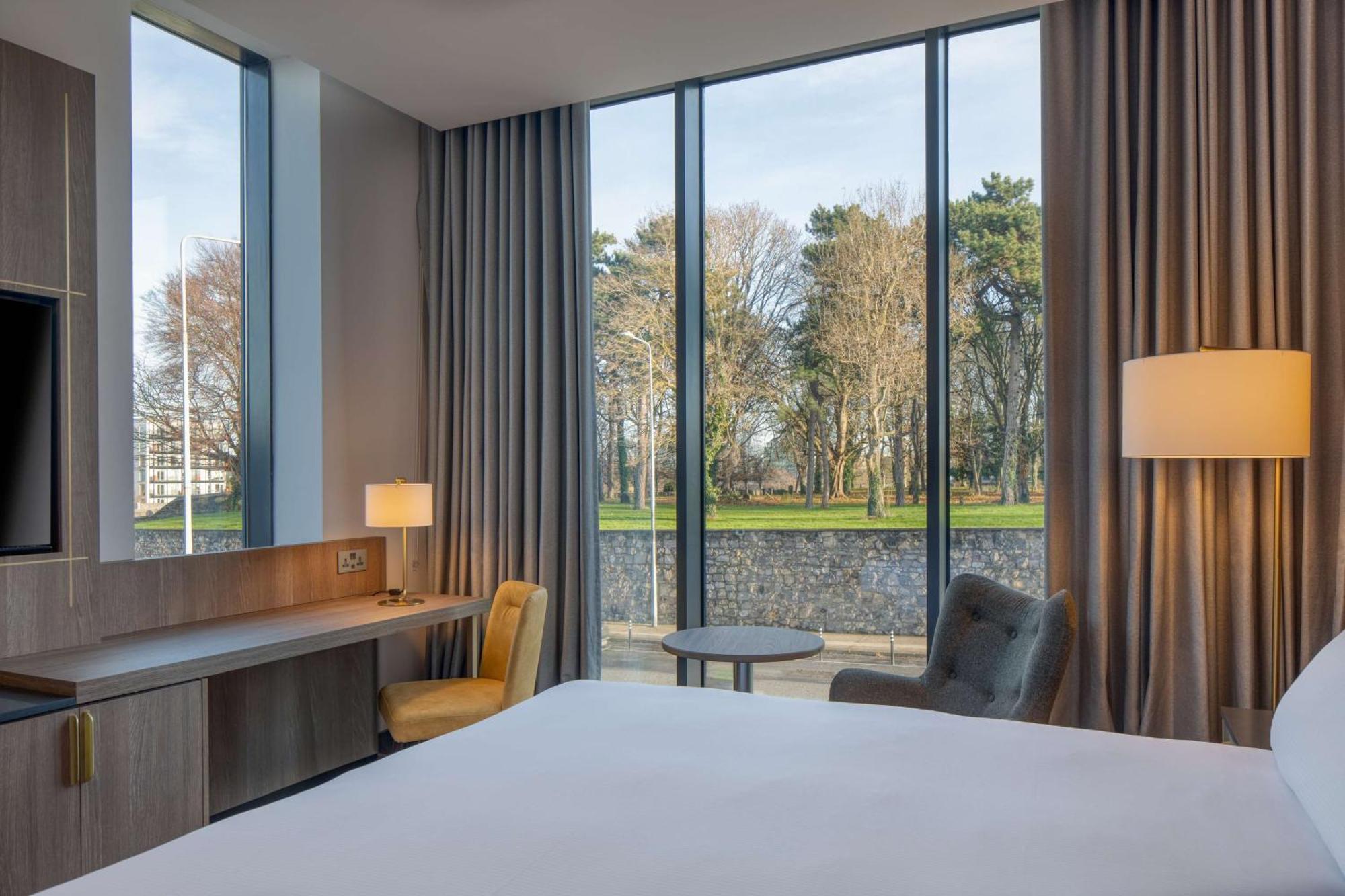 Hilton Dublin Kilmainham Hotel Exterior foto